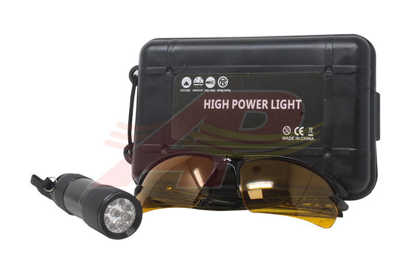 18-3053 - 9 LED True UV Detection Flashlight